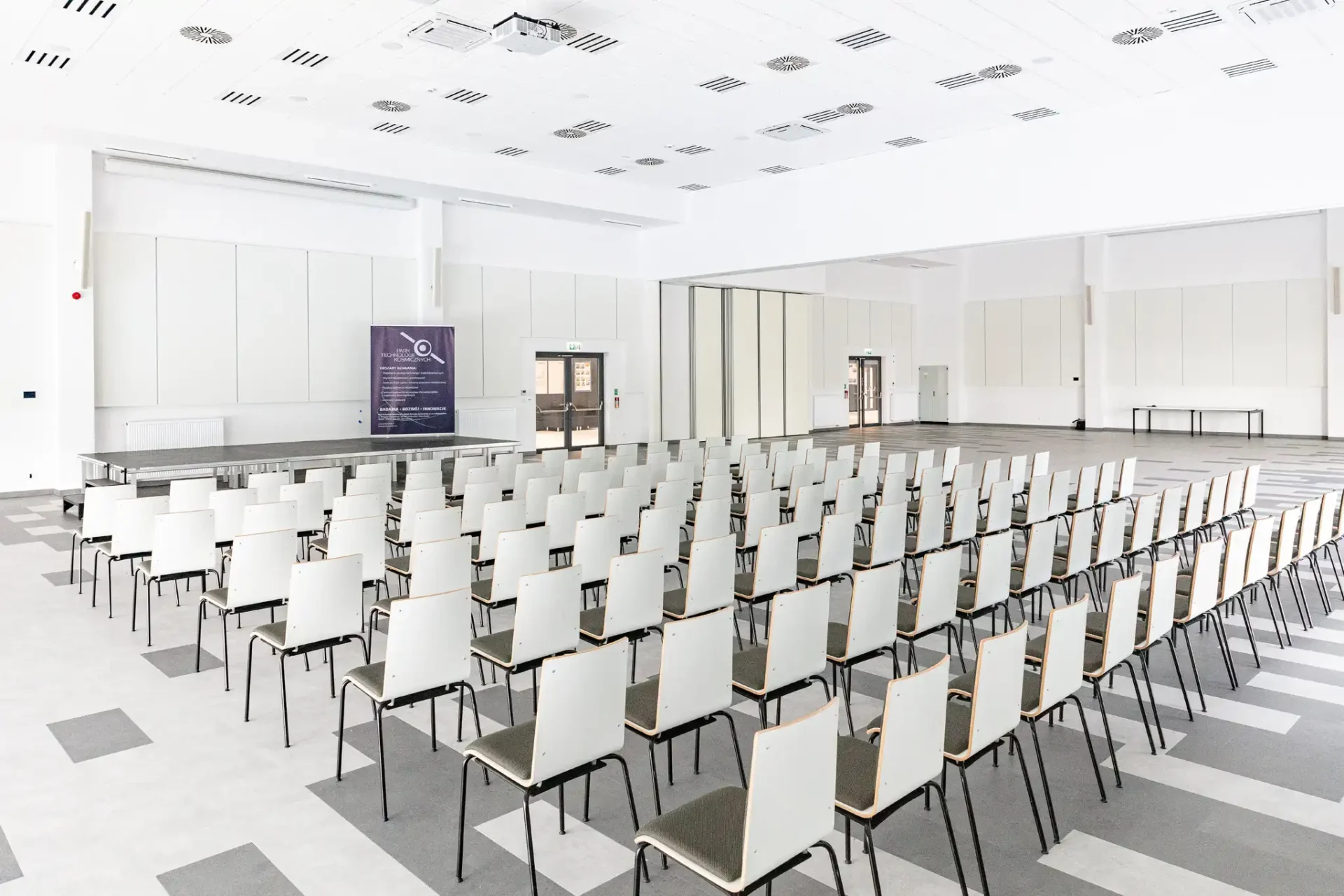 Duża sala konferencyjna do wynajęcia