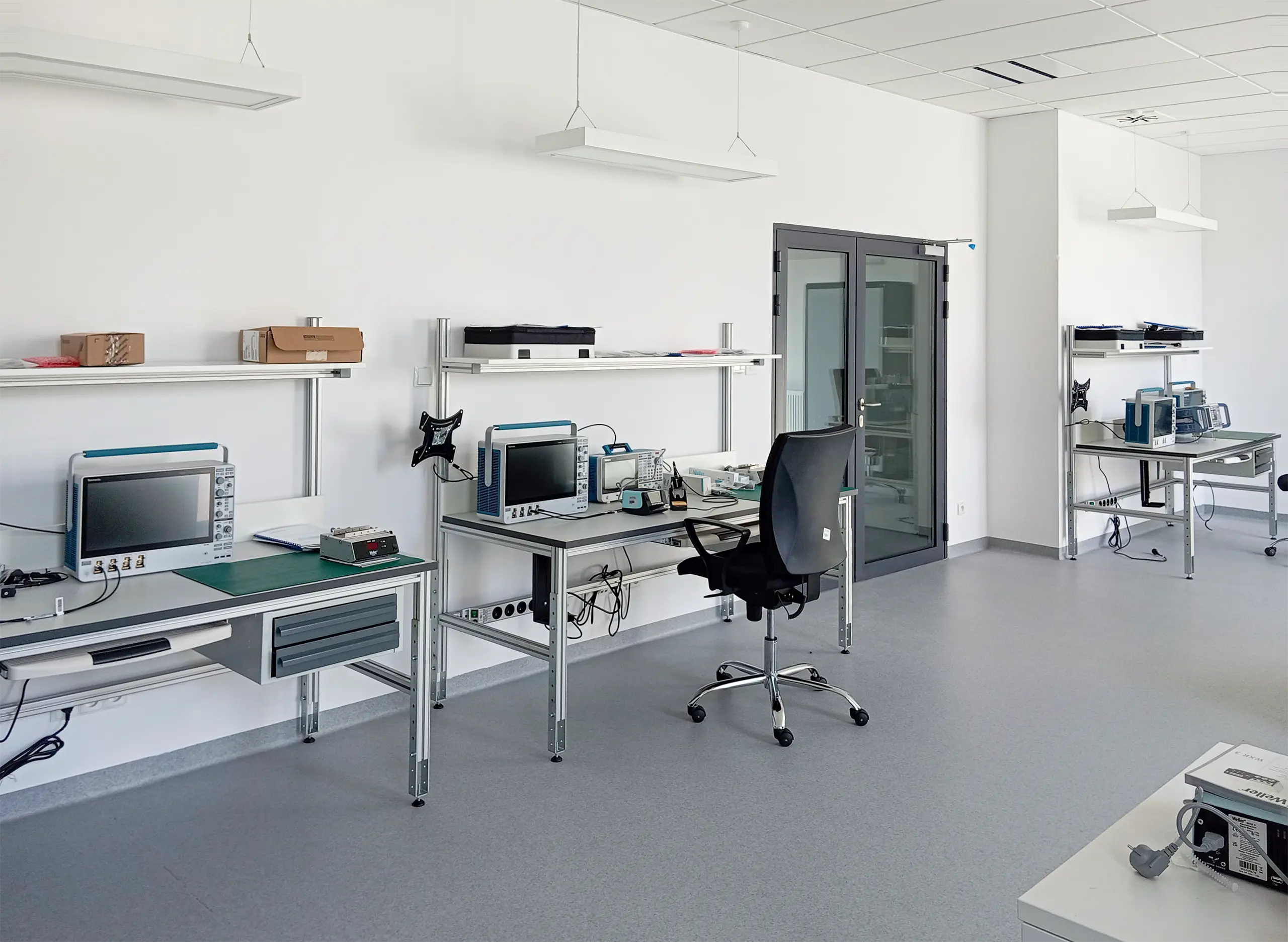 Laboratorium specjalistyczne PTK: elektronika satelitarna i fpga