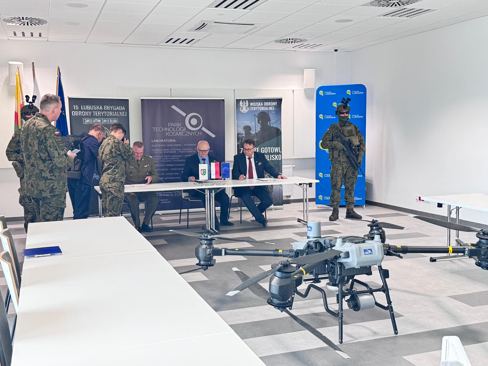 Porozumienia o współpracy pomiędzy Dowództwem Wojsk Obrony Terytorialnej a Parkiem Technologii Kosmicznych
