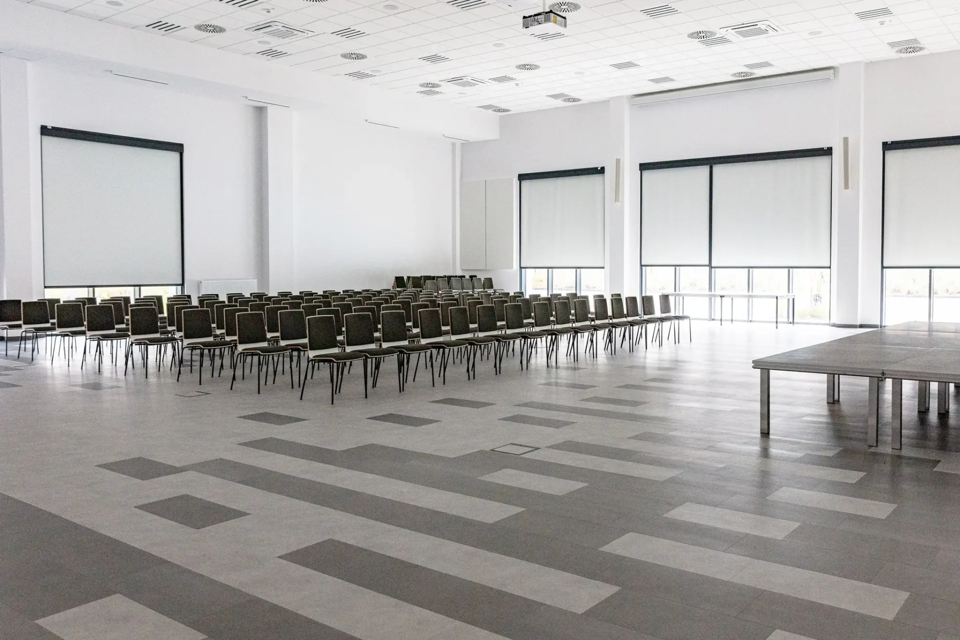 Duża sala konferencyjna PTK Lubuskie, wynajem sali konferencyjnej, wynajem biur